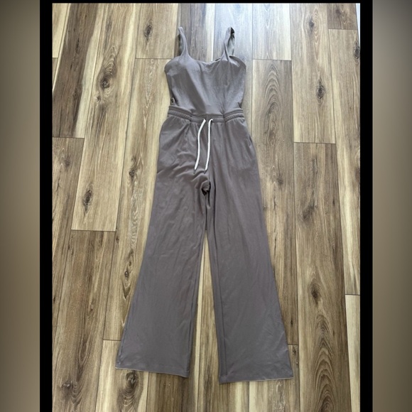 Vuori Pants - Vuori women’s pose scoop Jumpsuit size medium